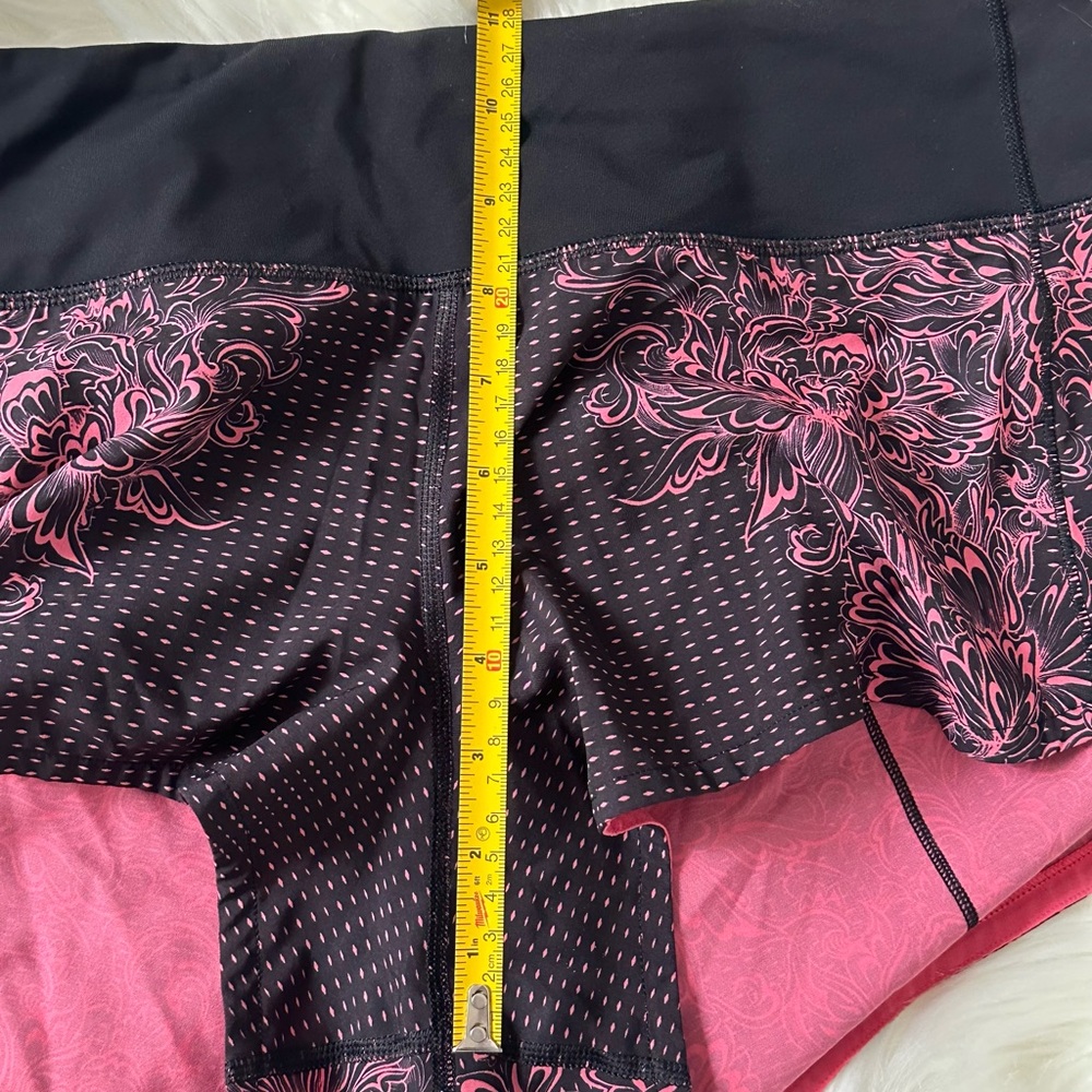 ! Lululemon Speed Up Short size 8 - Picture 5 of 8